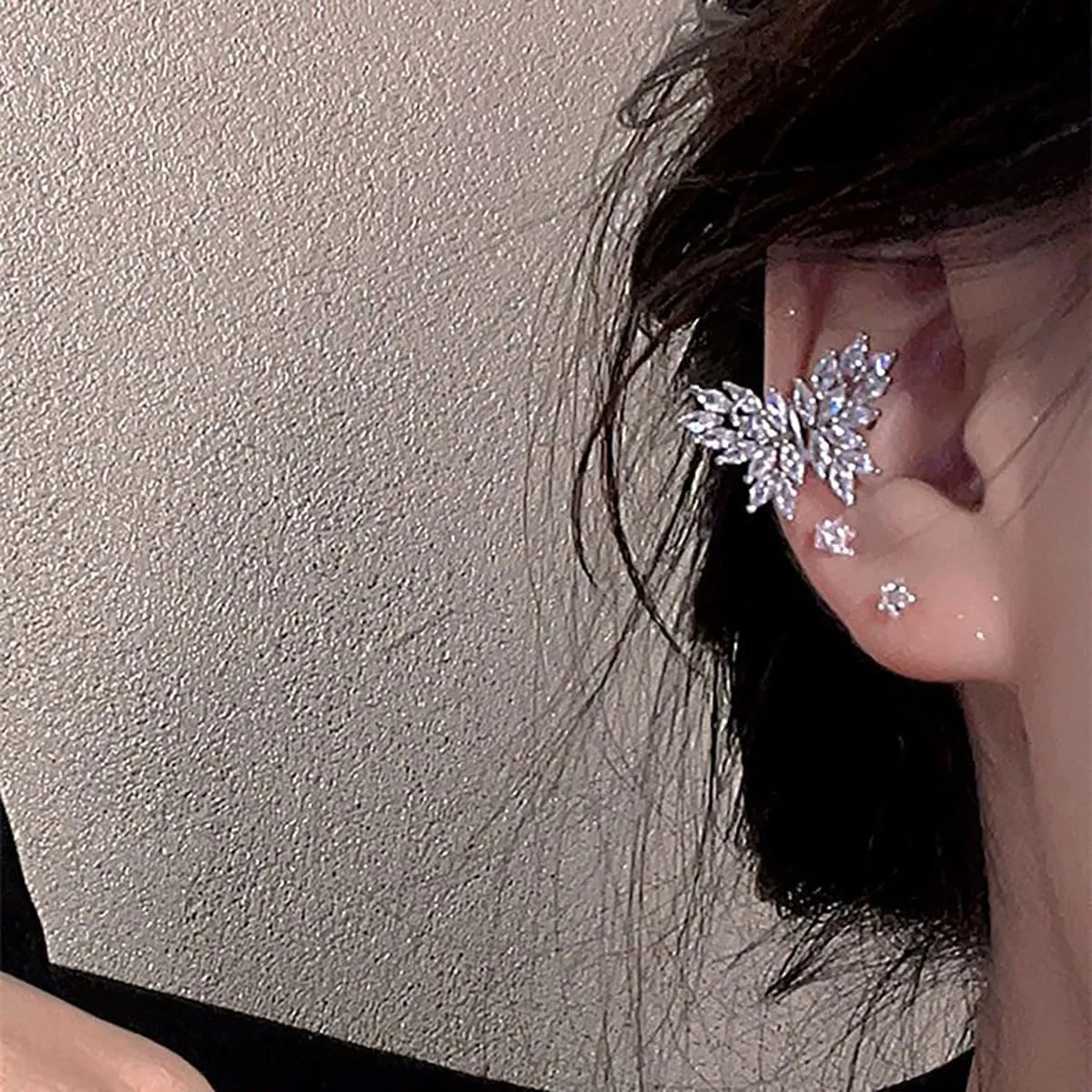 Butterfly Ear Cuff for Women Non Piercing Cubic Zirconia Crystal Butterfly Crawler Cuff Earrings Rhinestone Cartilage Clip On Wrap Earrings Dainty Jewelry Gifts
