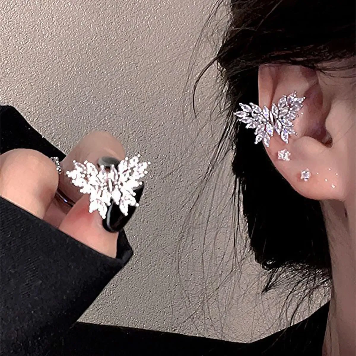 Butterfly Ear Cuff for Women Non Piercing Cubic Zirconia Crystal Butterfly Crawler Cuff Earrings Rhinestone Cartilage Clip On Wrap Earrings Dainty Jewelry Gifts